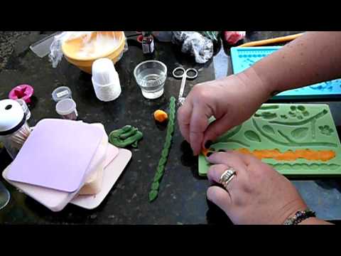 Birthday Cakes  on How To Make Fondant   Gumpaste Pearls  Leaf Vines  Flowers Using Molds
