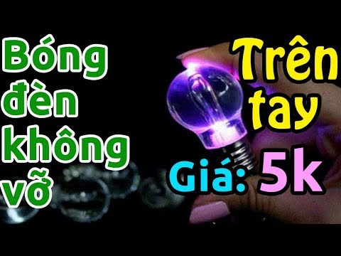 Trên tay móc khóa bóng đèn trang trí giá 5k