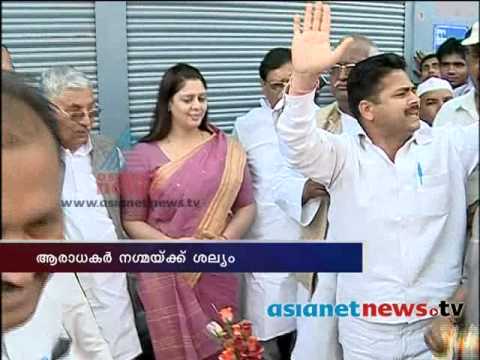 India Election News : Man Trying to Misbehave With Nagma While...