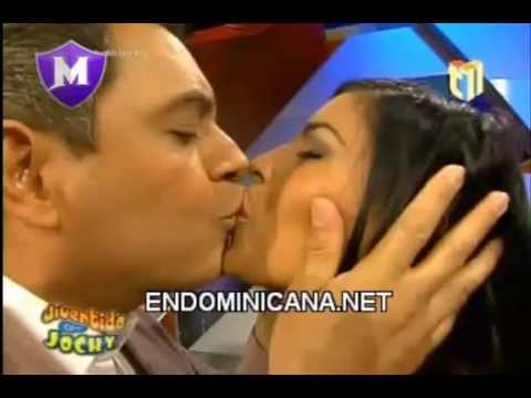 El Gran Beso de Daniel Sarcos y Lisbeth Santos @ Divertido con Jochy