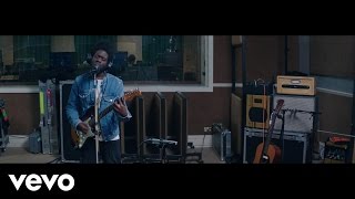 Watch Michael Kiwanuka Rule The World video