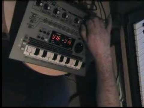 Roland MC-303 Groovebox jam.