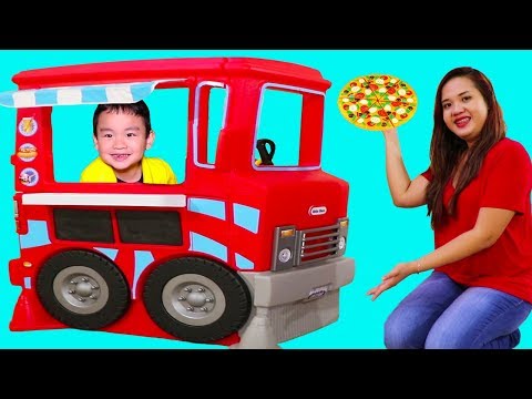 Lyndon Pretend Play with Food Truck Cooking Toy