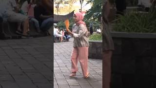 Indonesian Girls Teach Me How To Dance