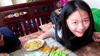 Chị Silent Sea Gọi Gia Linh Gia Bảo Dậy Ăn Sáng - Chị Silent Sea Chuẩn Bị Sẵn 2 Đĩa Mỳ Xúc Xích Ngon