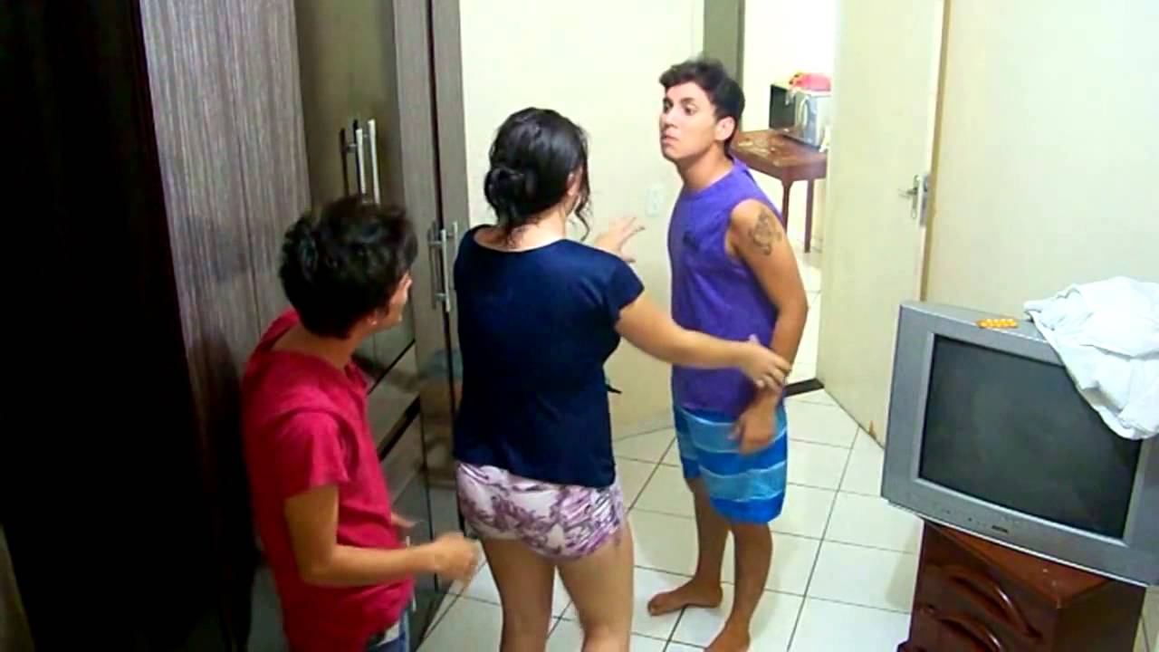 Esposa pega flagra marido comendo empregada