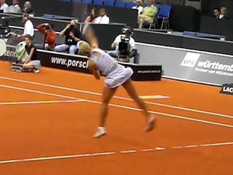 Service game of Jエレナ デメンティエワ vs Agnes Szavay @ Porsche テニス Grand Prix 2009