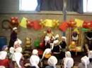 Title:Sinterklaasfeest op de daltonschool (2005) Description:2 zwarte pieten en sinterklaas op de dalton school in de hilversumse meent, ze dansen op de samba. voor meer info en foto's ga naar: http://ddkk.websitemaker.nl/sintenpiet<br /><br />Sinterklaasfeest op de daltonschool (2005)