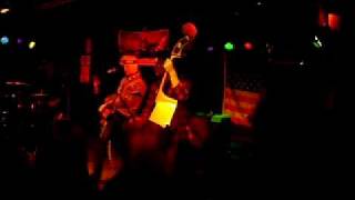 Watch Quakes Animals video