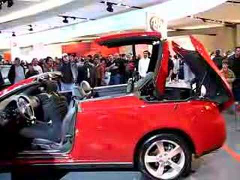 Pontiac G6 Hardtop Convertible in action at NAIAS