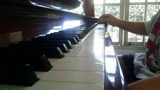 Anak kecil bermain piano you are my sun shine