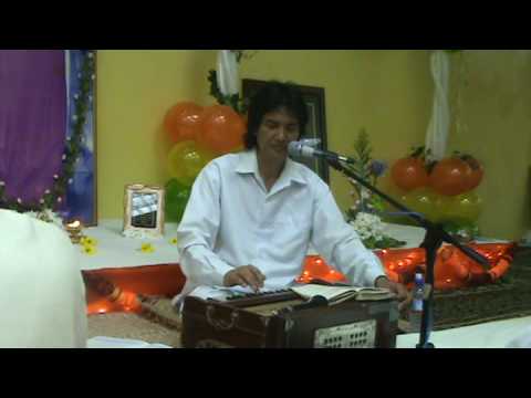 Sri Ajnish Rai sings tere siva prabhu koi nahi hain at Port...