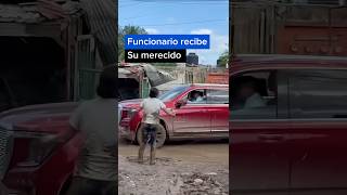 Ciudadanos Le Dan Su Merecido A Funcionario