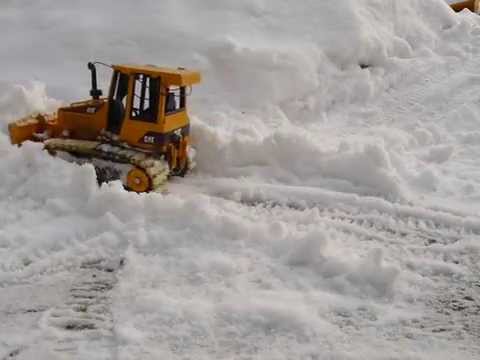 RC Bruder CAT D5 Bulldozer in the snow