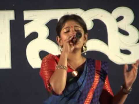 Ami je jalsa gharejagorone bhibabori sung by Alokananda sengupta...
