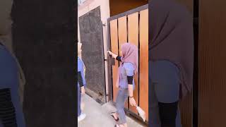 Jeans Ketat Pamer Pantat Nakal Ke Kosan
