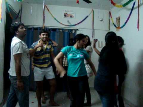 Dil le gayi kudi punjab ki & Sapne mein Milti hai...