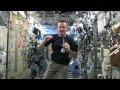 VIDEO: Chris Hadfield explica a qué saben los alimentos en el espacio