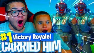 *NEW* BLOCKBUSTER SKIN IS INSANE! CARRYING 9 YEAR OLD BROTHER IN FORTNITE BATTLE ROYALE! ЁЯШ▒ (WEEK 7)