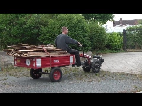 Einachser Köppl und sein Anhänger beim Holztransport Twowheel Tractor