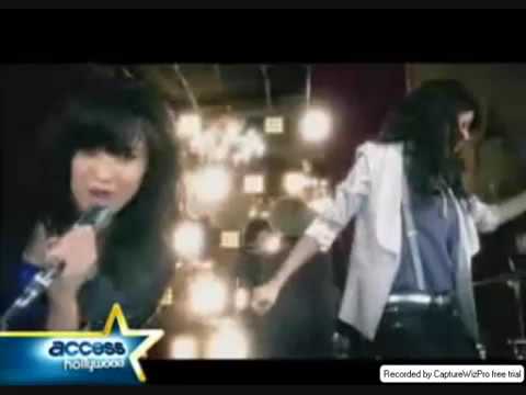 selena gomez and demi lovato 2011 dinner. Selena Gomez And Demi Lovato-