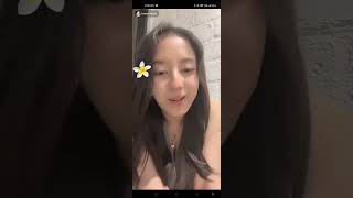 Leona Khanza Terbaru Pamer Belahan