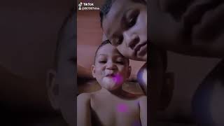 Mandi A Adek Kakak