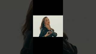 Özge Ulusoy Deri Ceket Deri Pantolon. Motor Üstünde Reklam Filmi