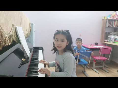 Bé Học Đánh Đàn Piano - Chú Vịt Donan | KID MIMI