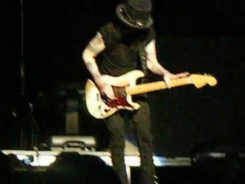 Mick Mars solo/ Live wire