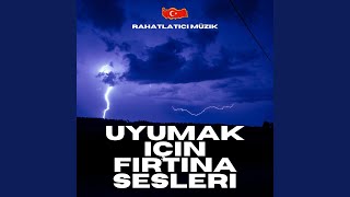 Ağır Gök Gürültüsü Ile Yağmur