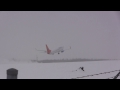 Snowstorm Takeoff For Sunwing Airlines Boeing 737-81D klip izle
