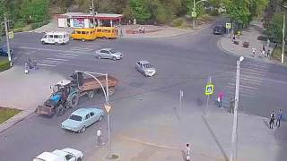 Видео ДТП (авария г. Волжский) пр. Ленина ул. Космонавтов 08-09-2016 14-01 от powernet.com.ru, улица Космонавтов, Волжский, Россия