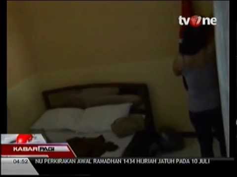 Pasangan Mesum di sebuah kamar hotel kelas melati