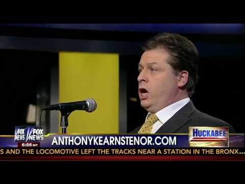 Tenor Anthony Kearns sings Hark! The Herald Angels Sing on Huckabee...