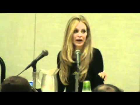 Kristin Bauer van Straten Phoenix Comic Con Panel 2011 Pt 2mp4