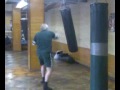 Видео Бокс работа на мешке тренера В.П.Ефимова СПБ