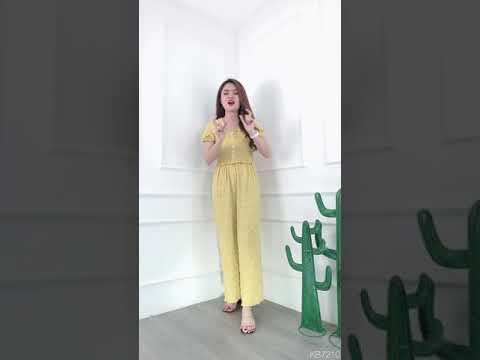 Set bộ áo croptop cổ vuông và quần ống suông