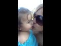 Dialennys besando a Mamá!
