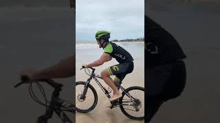 Entrei De Bicicleta No Mar