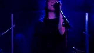 Watch Mandy Moore Slummin In Paradise video