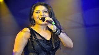 Sunidhi Chauhan Sings Ainvayi Ainvayi At Channel V Indiafest In Goa Sunidhi Chauhan Sings Ainvayi Ainvayi At Channel V Indiafest In Goa
