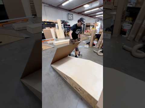 Putting @skatelite on our bump to stairs🛹 #skateboarding