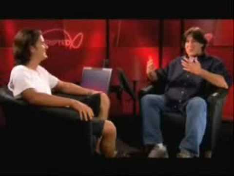 cameron crowe sons. all right everyone, this is a interview with Orlando Bloom and the director of this amazing movie Cameron Crowe so if you want to know more about it