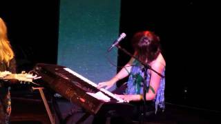 Watch Lari White Eden Before The Fall video