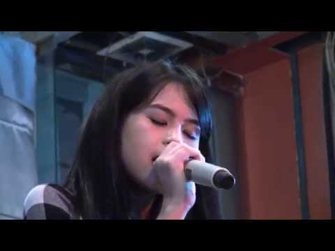 Maudy Ayunda - Royals ( Lorde Cover ) at Seremanis (TKP Mustang88...