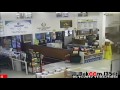 Donna entra NUDA in un supermercato!