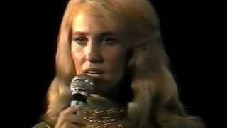 Watch Tammy Wynette Reach Out Your Hand and Touch Somebody video
