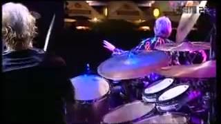 Watch Yes Long Distance Runaround video