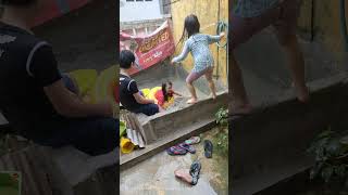 Anak Anak Main Di Kolam Kecil, Suasana Mandi Hujan 3
